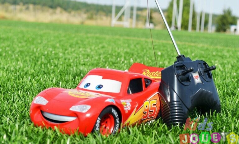 Voiture télécommandée à piles - Cars Mac Queen