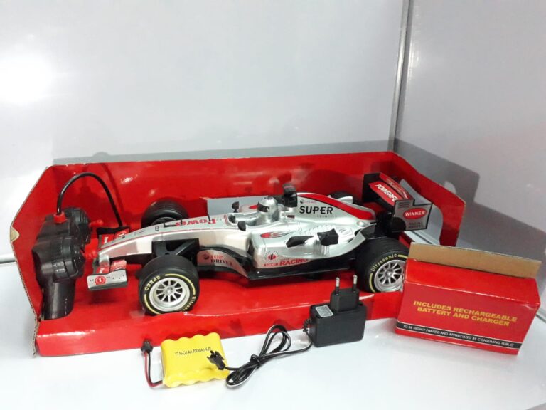 Voiture télécommandée sans fil Formula 1 Grise avec chargeur électrique 4 directions   سيارة كهربائية للاطفال بنظام التحكم عن بعد – Image 3